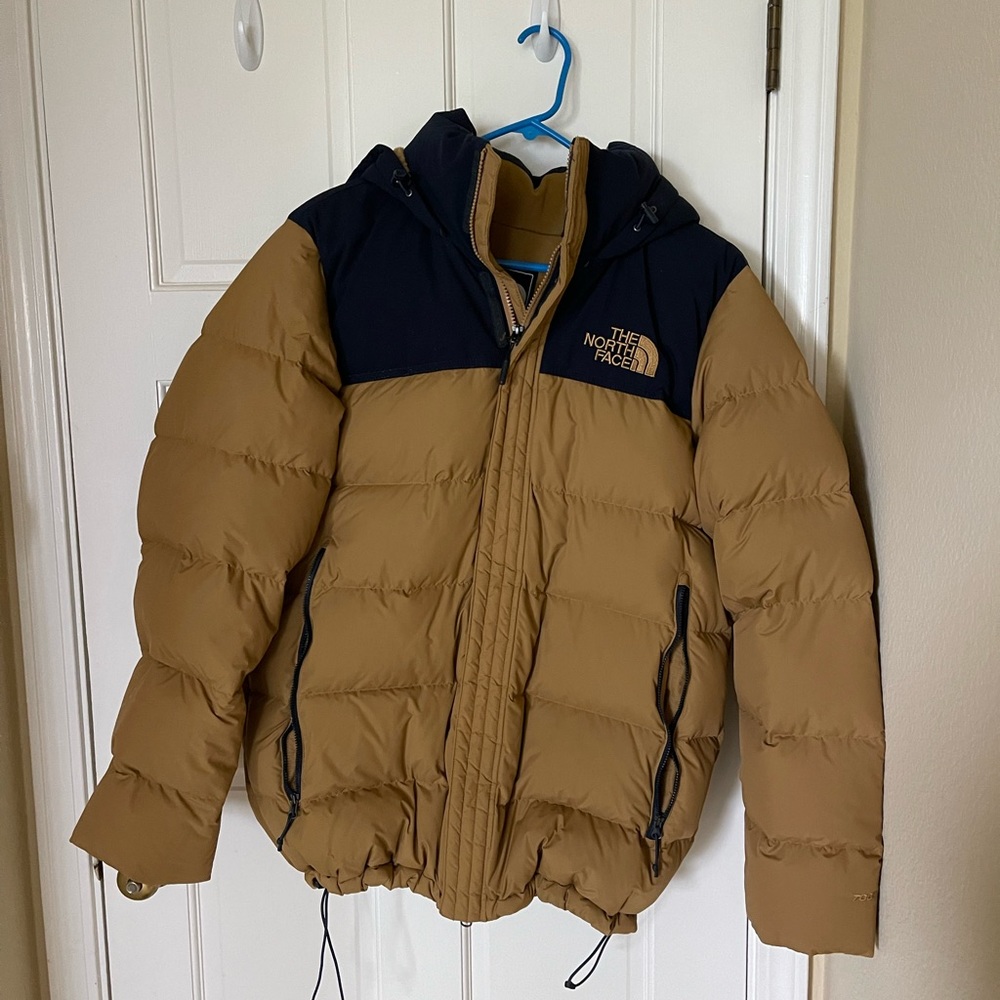The north face Men’s Size medium puffer jacket